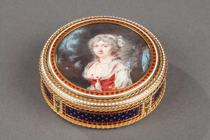 Gold and enamel bonbonniere with miniature on ivory